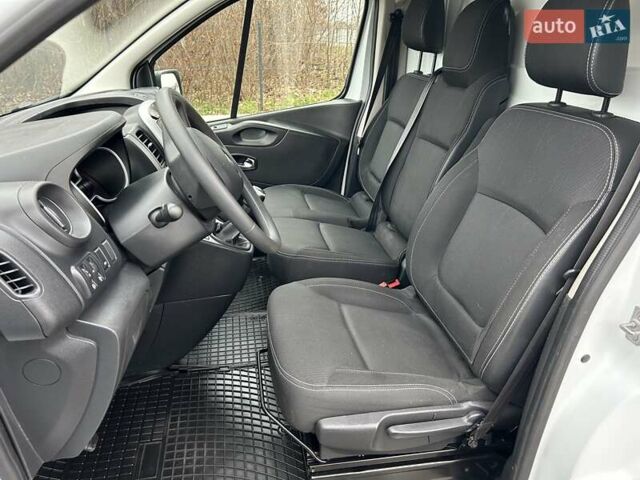 Белый Рено Трафик, объемом двигателя 2 л и пробегом 189 тыс. км за 17900 $, фото 9 на Automoto.ua