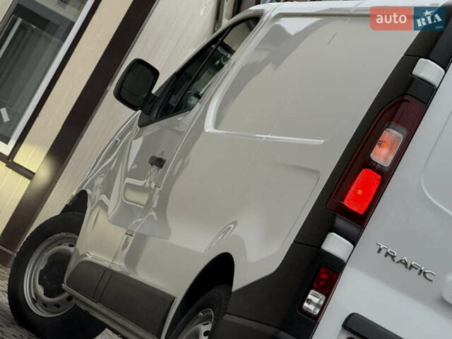 Белый Рено Трафик, объемом двигателя 2 л и пробегом 116 тыс. км за 17700 $, фото 25 на Automoto.ua