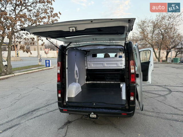 Белый Рено Трафик, объемом двигателя 2 л и пробегом 130 тыс. км за 18999 $, фото 109 на Automoto.ua