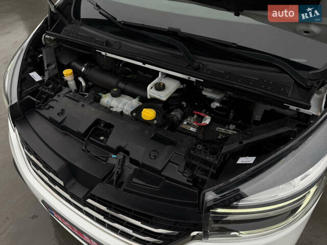 Белый Рено Трафик, объемом двигателя 2 л и пробегом 217 тыс. км за 18800 $, фото 19 на Automoto.ua