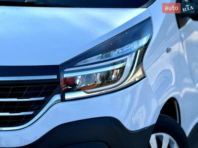 Белый Рено Трафик, объемом двигателя 2 л и пробегом 182 тыс. км за 17673 $, фото 7 на Automoto.ua