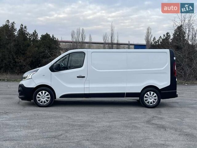 Белый Рено Трафик, объемом двигателя 2 л и пробегом 251 тыс. км за 17500 $, фото 2 на Automoto.ua