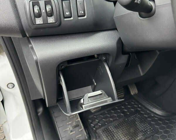 Білий Рено Трафік, об'ємом двигуна 2 л та пробігом 116 тис. км за 19450 $, фото 75 на Automoto.ua