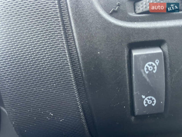 Белый Рено Трафик, объемом двигателя 2 л и пробегом 208 тыс. км за 14500 $, фото 27 на Automoto.ua