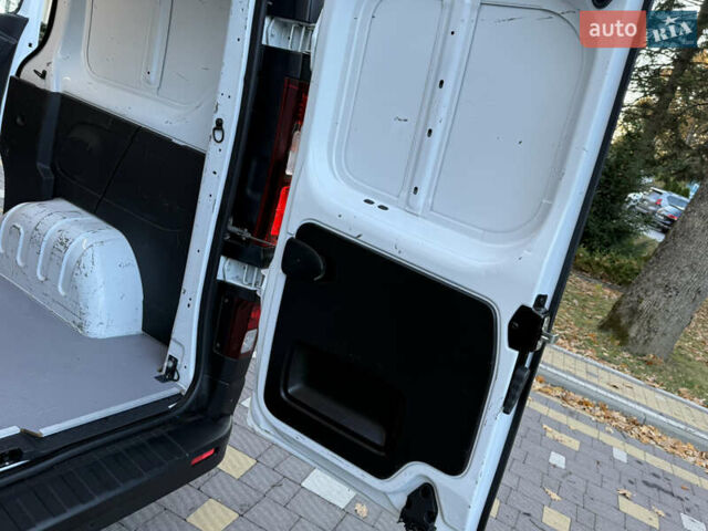 Белый Рено Трафик, объемом двигателя 2 л и пробегом 112 тыс. км за 17850 $, фото 67 на Automoto.ua