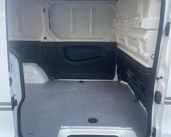 Белый Рено Трафик, объемом двигателя 2 л и пробегом 210 тыс. км за 16899 $, фото 7 на Automoto.ua