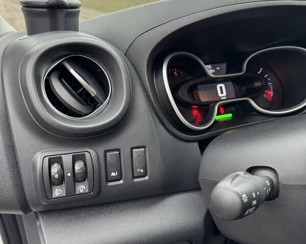 Білий Рено Трафік, об'ємом двигуна 2 л та пробігом 116 тис. км за 19450 $, фото 73 на Automoto.ua