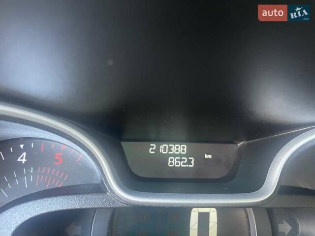 Белый Рено Трафик, объемом двигателя 2 л и пробегом 210 тыс. км за 16899 $, фото 14 на Automoto.ua