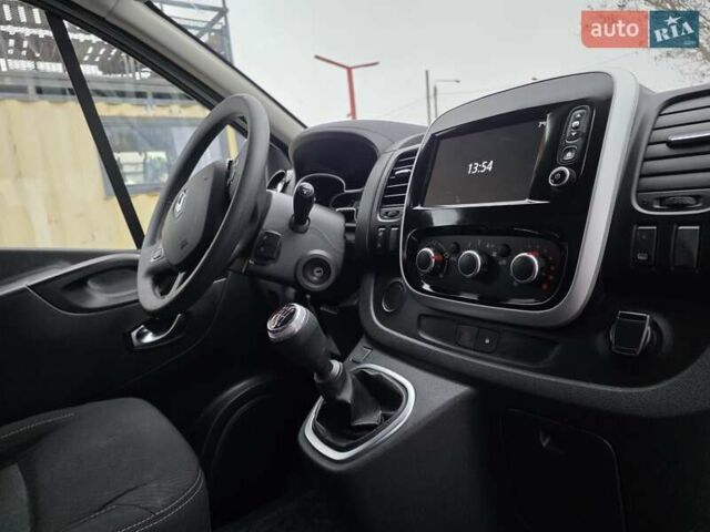 Белый Рено Трафик, объемом двигателя 2 л и пробегом 204 тыс. км за 18700 $, фото 24 на Automoto.ua