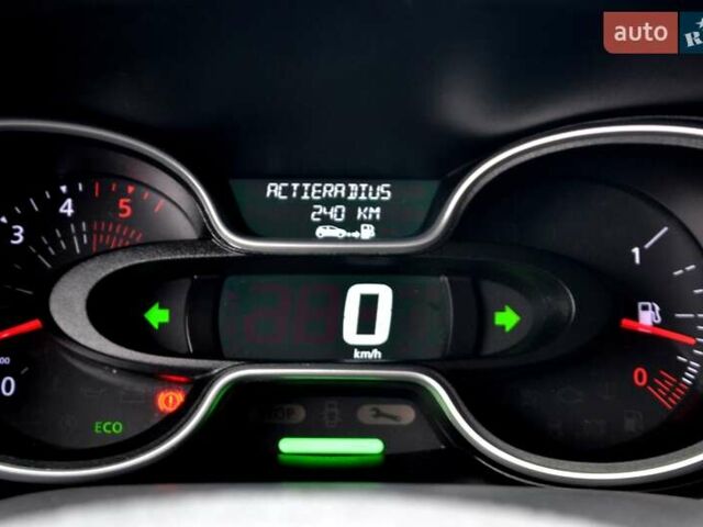 Белый Рено Трафик, объемом двигателя 2 л и пробегом 236 тыс. км за 16900 $, фото 106 на Automoto.ua