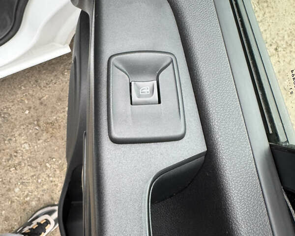 Білий Рено Трафік, об'ємом двигуна 2 л та пробігом 116 тис. км за 19450 $, фото 47 на Automoto.ua