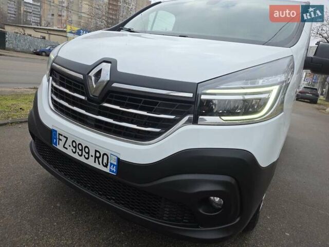 Білий Рено Трафік, об'ємом двигуна 2 л та пробігом 198 тис. км за 18600 $, фото 48 на Automoto.ua