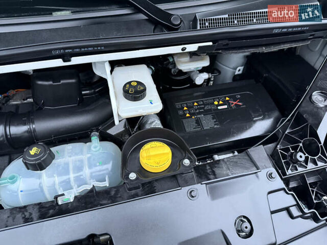 Белый Рено Трафик, объемом двигателя 2 л и пробегом 259 тыс. км за 16400 $, фото 89 на Automoto.ua