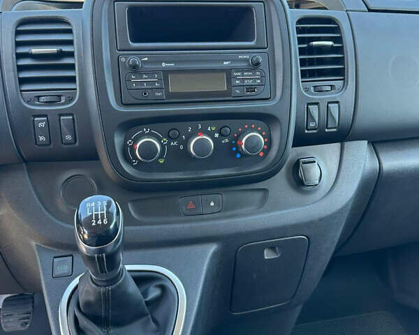 Білий Рено Трафік, об'ємом двигуна 2 л та пробігом 100 тис. км за 21400 $, фото 26 на Automoto.ua