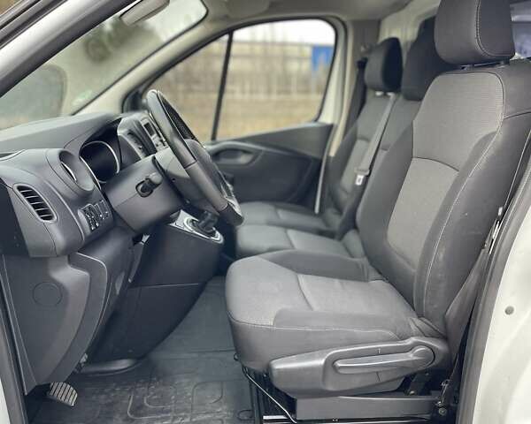 Белый Рено Трафик, объемом двигателя 2 л и пробегом 251 тыс. км за 17500 $, фото 49 на Automoto.ua