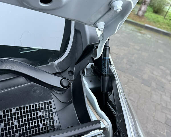 Белый Рено Трафик, объемом двигателя 2 л и пробегом 259 тыс. км за 16400 $, фото 92 на Automoto.ua