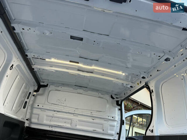 Белый Рено Трафик, объемом двигателя 2 л и пробегом 115 тыс. км за 19500 $, фото 68 на Automoto.ua