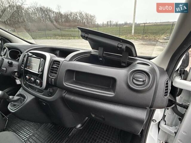 Белый Рено Трафик, объемом двигателя 2 л и пробегом 189 тыс. км за 17900 $, фото 22 на Automoto.ua