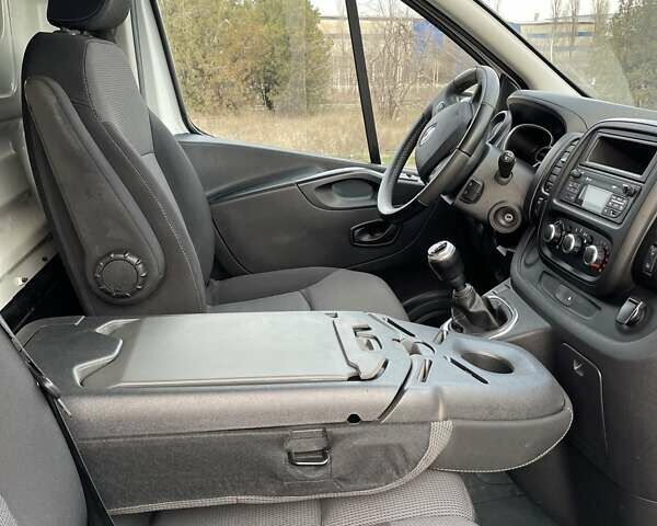 Белый Рено Трафик, объемом двигателя 2 л и пробегом 251 тыс. км за 17500 $, фото 33 на Automoto.ua