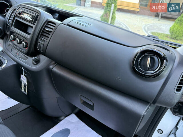 Белый Рено Трафик, объемом двигателя 2 л и пробегом 115 тыс. км за 19500 $, фото 54 на Automoto.ua