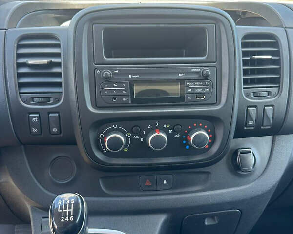 Білий Рено Трафік, об'ємом двигуна 0 л та пробігом 1000 тис. км за 21600 $, фото 17 на Automoto.ua