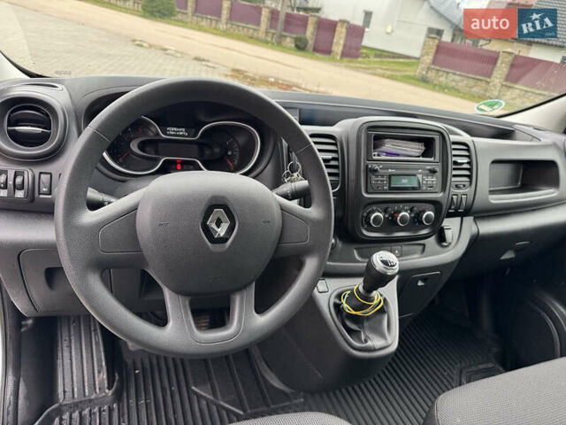 Белый Рено Трафик, объемом двигателя 2 л и пробегом 76 тыс. км за 17700 $, фото 19 на Automoto.ua