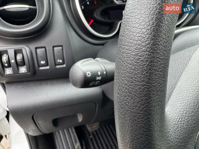 Белый Рено Трафик, объемом двигателя 2 л и пробегом 76 тыс. км за 17700 $, фото 18 на Automoto.ua