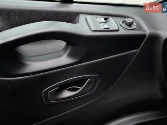 Белый Рено Трафик, объемом двигателя 2 л и пробегом 236 тыс. км за 16900 $, фото 25 на Automoto.ua