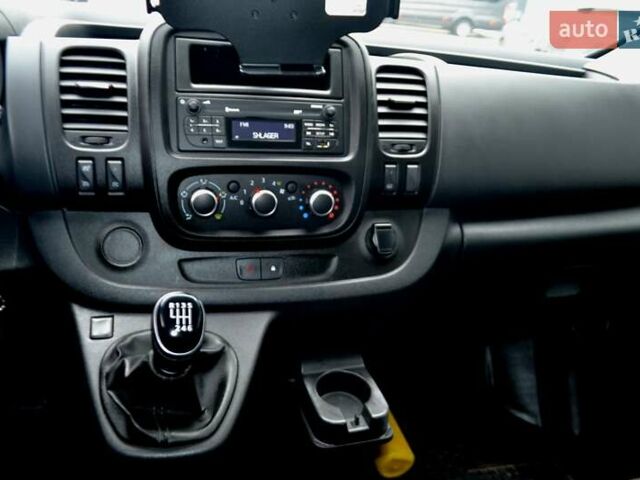 Белый Рено Трафик, объемом двигателя 2 л и пробегом 236 тыс. км за 16900 $, фото 108 на Automoto.ua