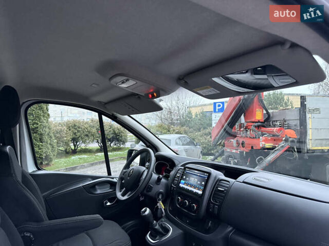 Белый Рено Трафик, объемом двигателя 2 л и пробегом 259 тыс. км за 16400 $, фото 59 на Automoto.ua