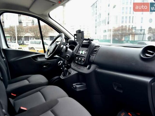 Белый Рено Трафик, объемом двигателя 2 л и пробегом 236 тыс. км за 16900 $, фото 43 на Automoto.ua