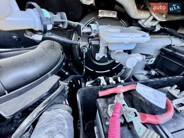 Белый Рено Трафик, объемом двигателя 2 л и пробегом 182 тыс. км за 17673 $, фото 66 на Automoto.ua