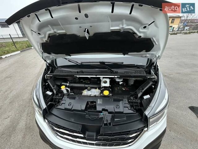 Белый Рено Трафик, объемом двигателя 2 л и пробегом 189 тыс. км за 17900 $, фото 35 на Automoto.ua