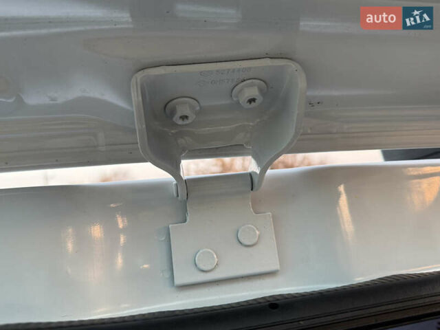 Белый Рено Трафик, объемом двигателя 2 л и пробегом 130 тыс. км за 18999 $, фото 87 на Automoto.ua