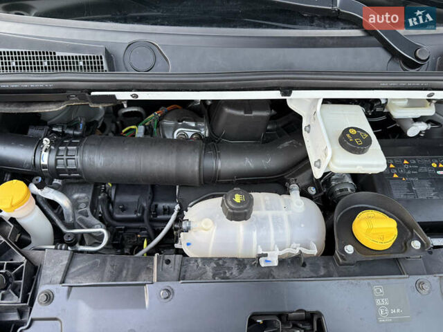 Белый Рено Трафик, объемом двигателя 2 л и пробегом 130 тыс. км за 18999 $, фото 94 на Automoto.ua