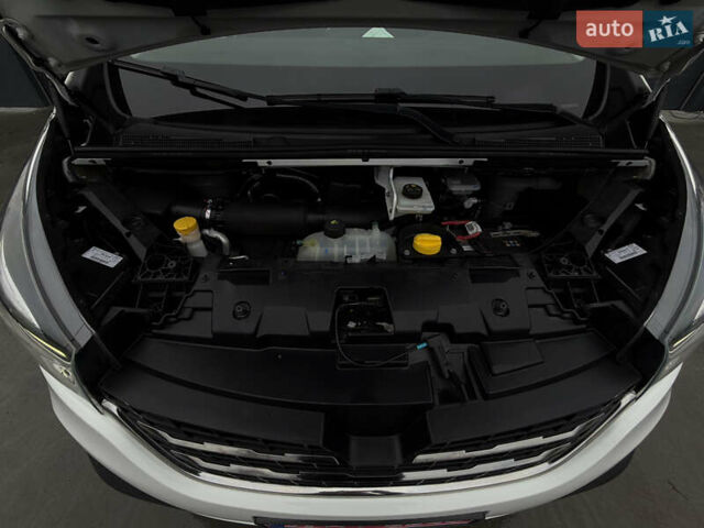 Белый Рено Трафик, объемом двигателя 2 л и пробегом 217 тыс. км за 18800 $, фото 21 на Automoto.ua