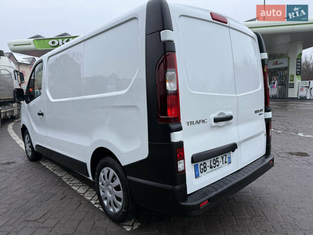 Белый Рено Трафик, объемом двигателя 2 л и пробегом 259 тыс. км за 16400 $, фото 7 на Automoto.ua