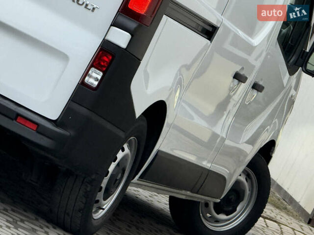 Белый Рено Трафик, объемом двигателя 2 л и пробегом 116 тыс. км за 17700 $, фото 32 на Automoto.ua