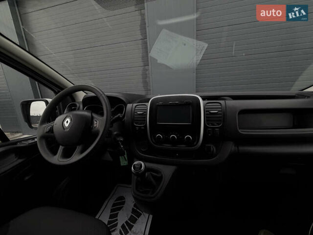 Белый Рено Трафик, объемом двигателя 2 л и пробегом 217 тыс. км за 18800 $, фото 58 на Automoto.ua