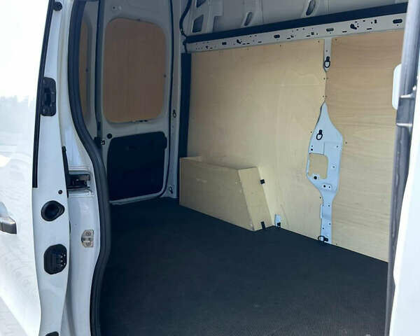 Білий Рено Трафік, об'ємом двигуна 2 л та пробігом 100 тис. км за 21400 $, фото 11 на Automoto.ua