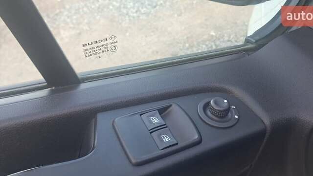 Білий Рено Трафік, об'ємом двигуна 2 л та пробігом 109 тис. км за 20500 $, фото 35 на Automoto.ua