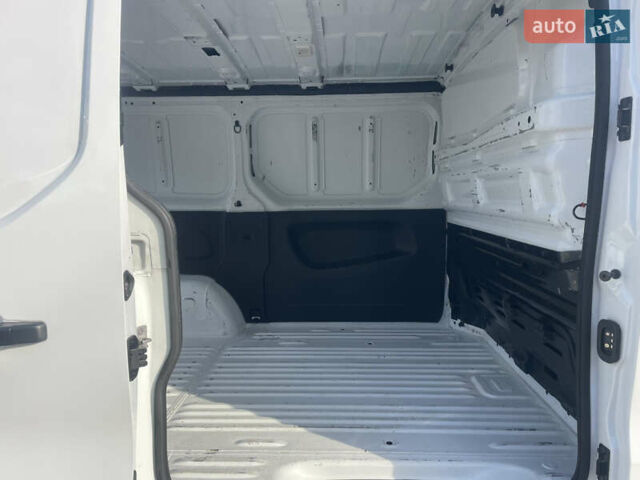 Белый Рено Трафик, объемом двигателя 2 л и пробегом 208 тыс. км за 14500 $, фото 15 на Automoto.ua