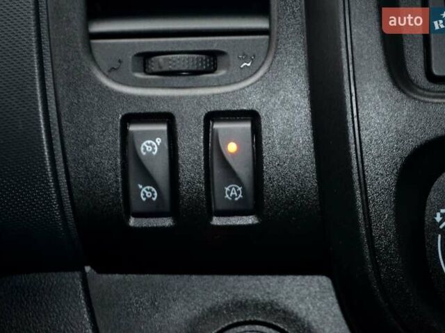 Белый Рено Трафик, объемом двигателя 2 л и пробегом 236 тыс. км за 16900 $, фото 36 на Automoto.ua