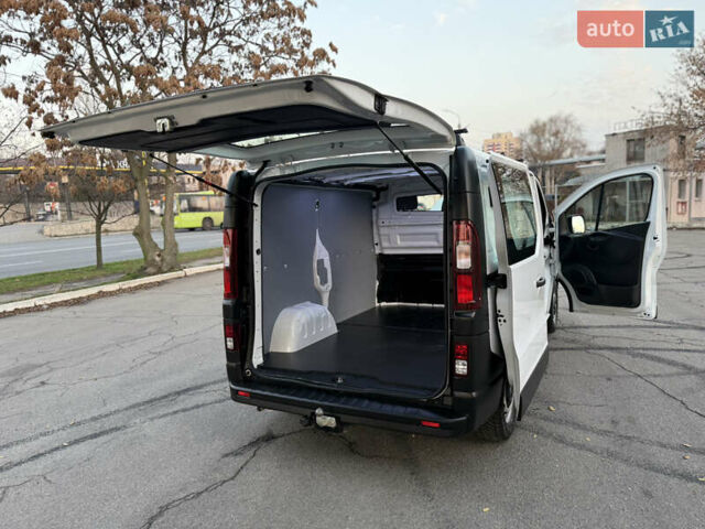 Белый Рено Трафик, объемом двигателя 2 л и пробегом 130 тыс. км за 18999 $, фото 108 на Automoto.ua