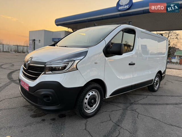 Белый Рено Трафик, объемом двигателя 2 л и пробегом 130 тыс. км за 18999 $, фото 1 на Automoto.ua