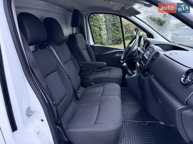 Белый Рено Трафик, объемом двигателя 2 л и пробегом 259 тыс. км за 16400 $, фото 58 на Automoto.ua