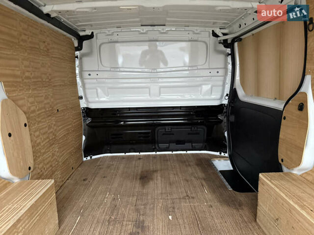 Белый Рено Трафик, объемом двигателя 2 л и пробегом 259 тыс. км за 16400 $, фото 68 на Automoto.ua