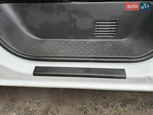 Білий Рено Трафік, об'ємом двигуна 2 л та пробігом 116 тис. км за 19450 $, фото 67 на Automoto.ua