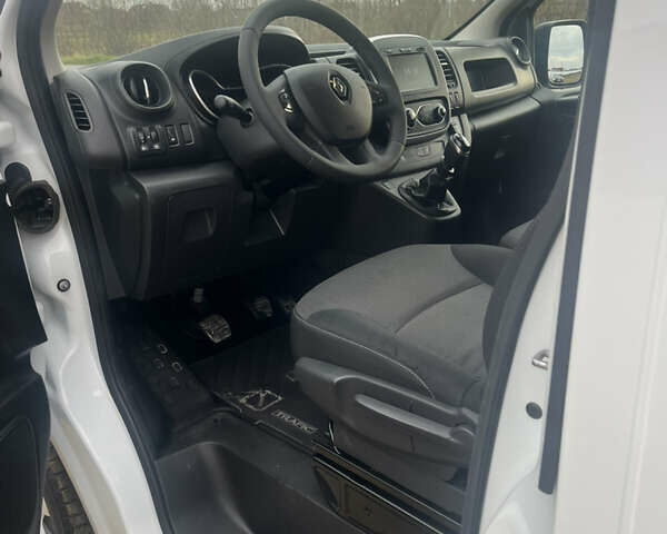 Білий Рено Трафік, об'ємом двигуна 2 л та пробігом 150 тис. км за 16950 $, фото 22 на Automoto.ua