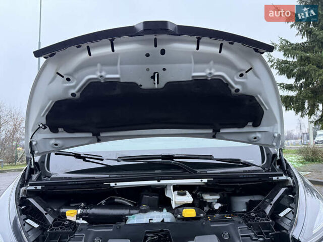 Белый Рено Трафик, объемом двигателя 2 л и пробегом 259 тыс. км за 16400 $, фото 93 на Automoto.ua